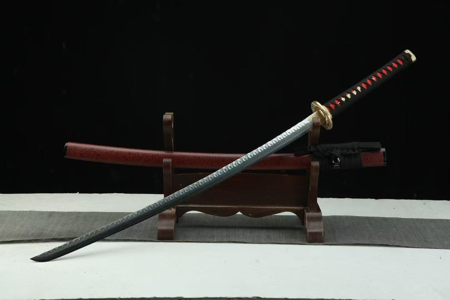 Crimson Trace Katana – Folded Steel Blade with Red Lacquer Saya and Full Tang Build