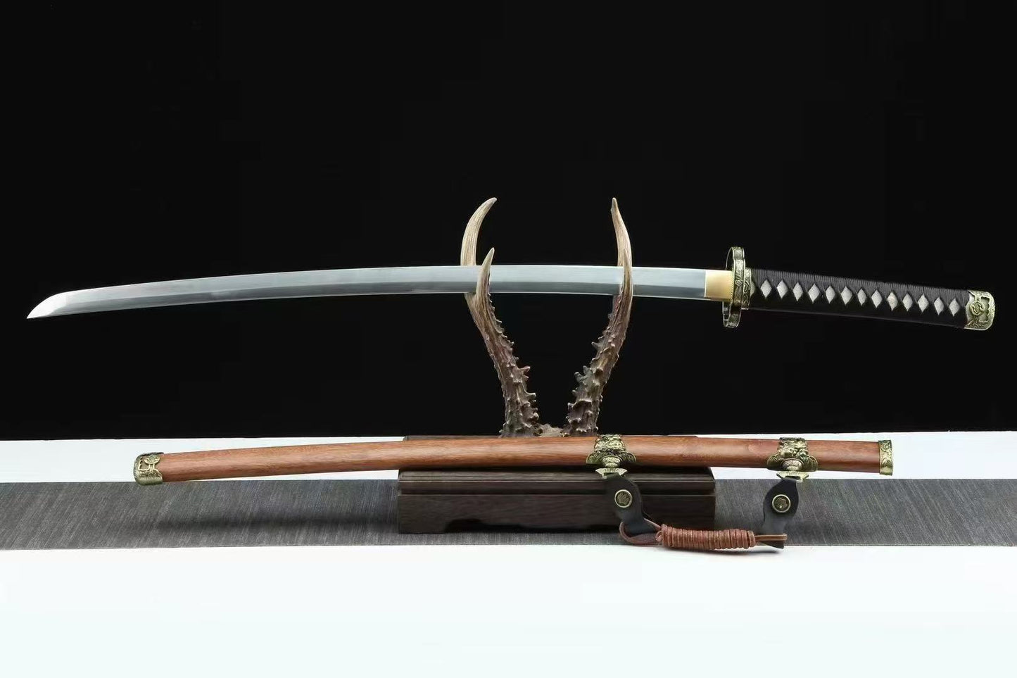 Tachi Sword Clay Tempered Copper Fittings full tang sharp japanese samurai