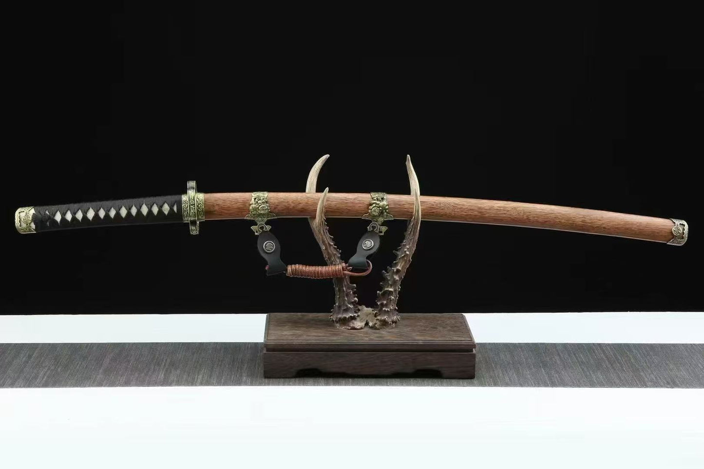 Tachi Sword Clay Tempered Copper Fittings full tang sharp japanese samurai