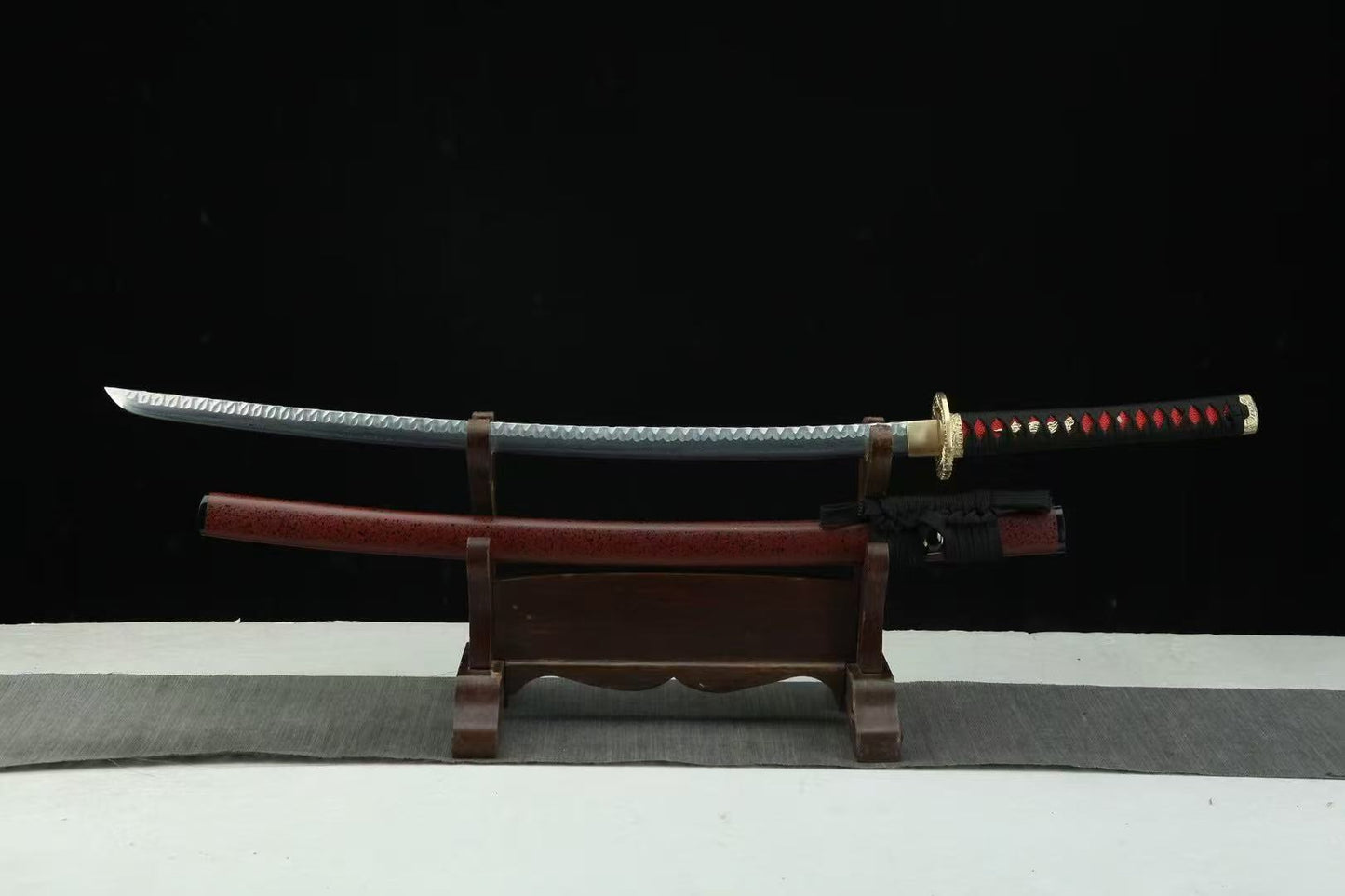 Crimson Trace Katana – Folded Steel Blade with Red Lacquer Saya and Full Tang Build