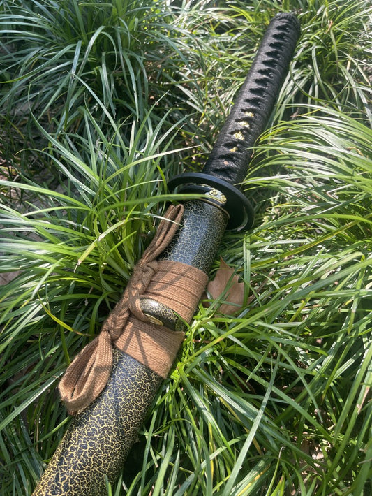 A close-up of the Forest Viper's saya, showcasing the unique green snake-pattern crackle lacquer finish.