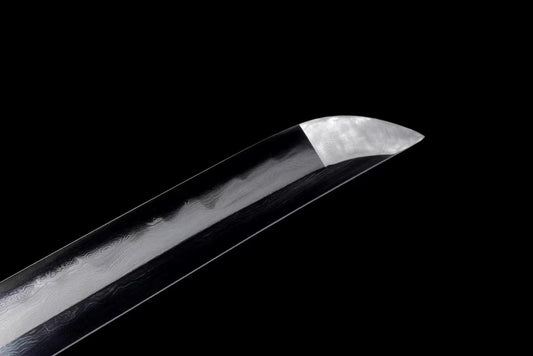 A detailed shot of the chu-kissaki tip, highlighting the prominent hamon brought out by the Hadori polish.