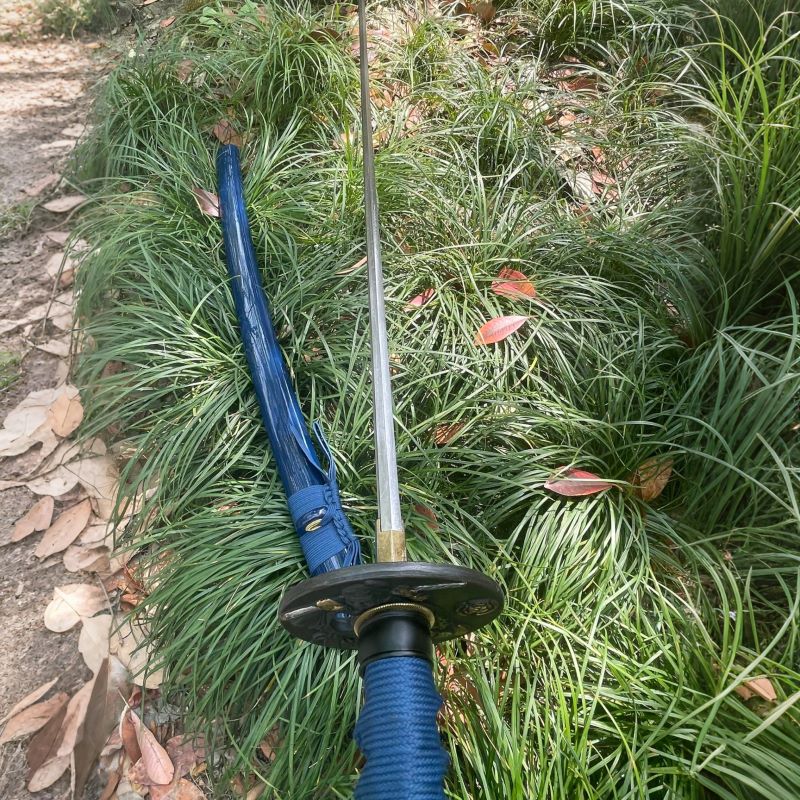 Folded & Clay-Tempered 1095 Steel Katana with Deep-Blue Saya & Ito
