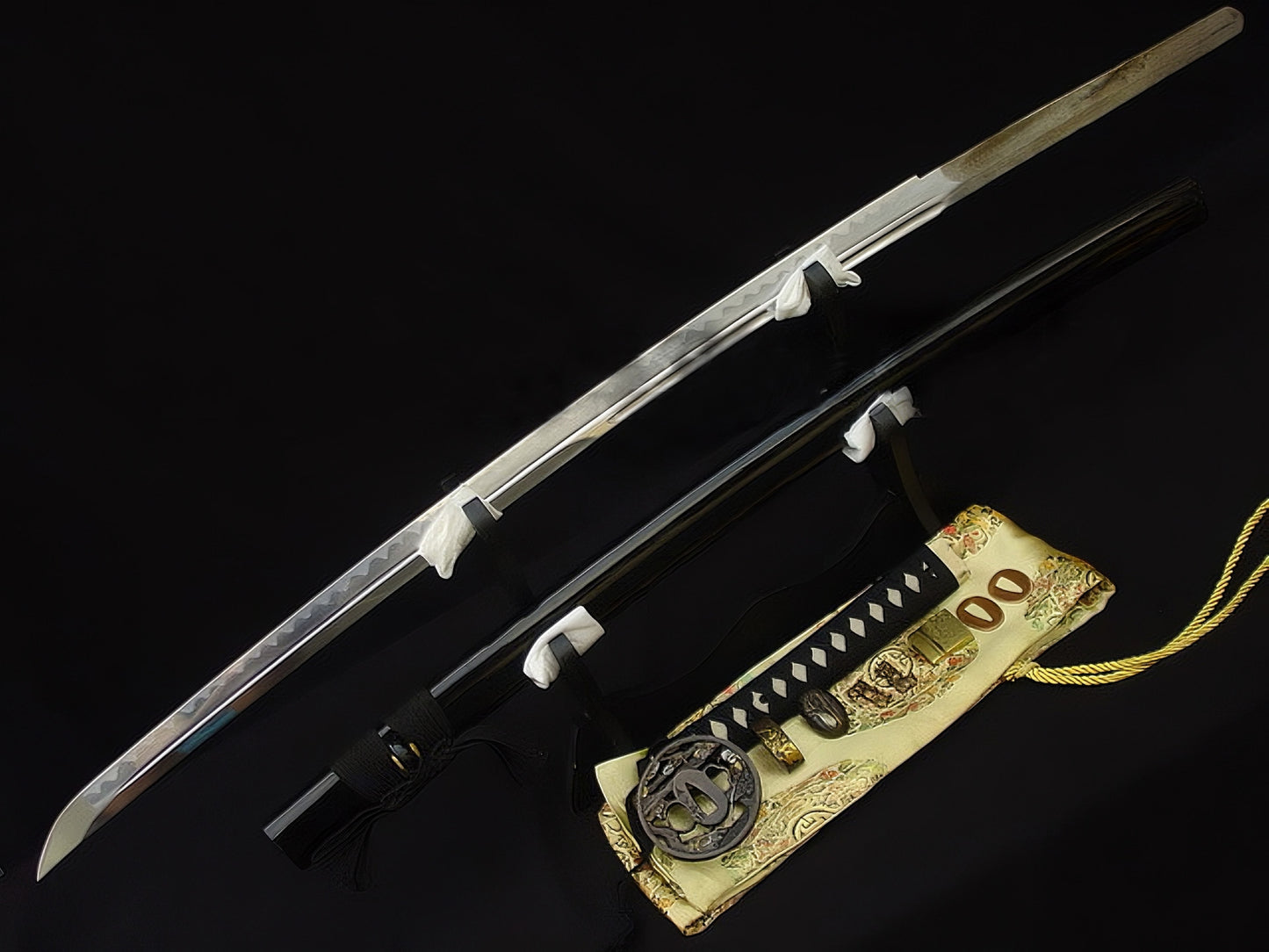 The unsheathed Sage's Journey Katana and its gloss-black saya displayed together on a stand.
