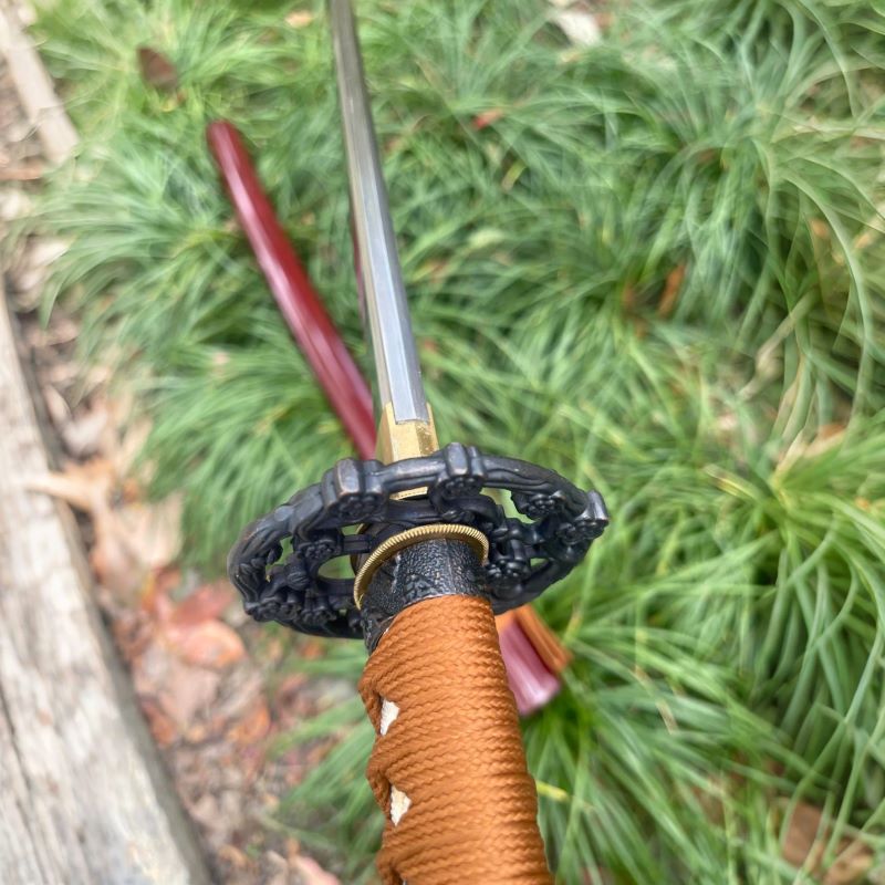 Crimson Fang|Handmade katana japanese samurai 1095 high carbon steel clay tempered hamon full tang