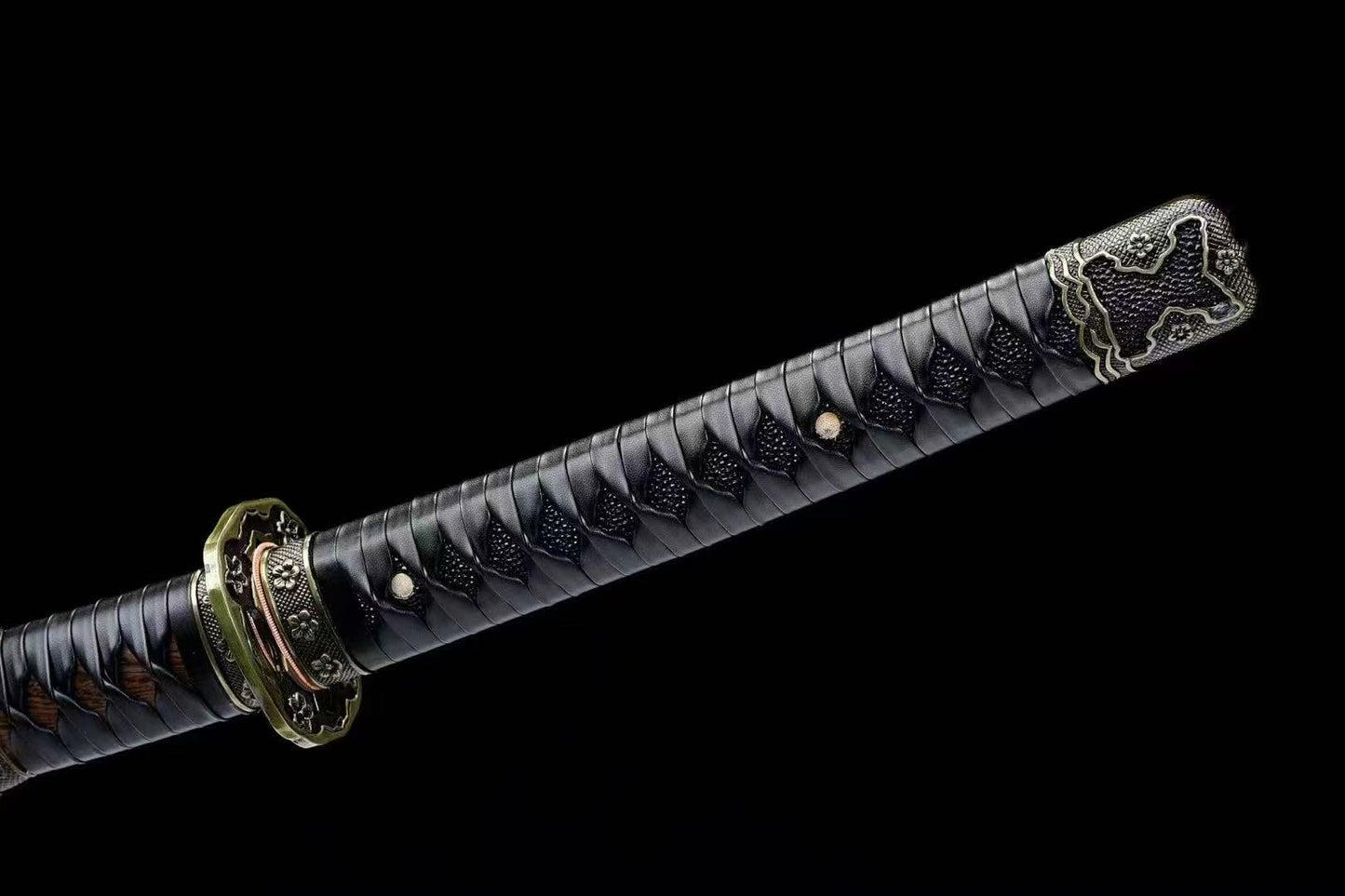Tachi Sword Clay Tempered Copper Fittings full tang sharp japanese samurai