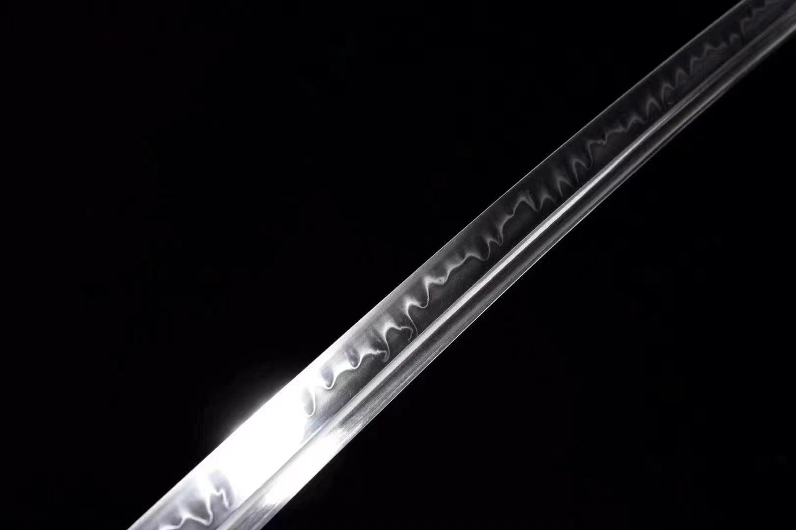 An alternate, bright close-up of the blade, highlighting the wave pattern of the clay-tempered hamon.