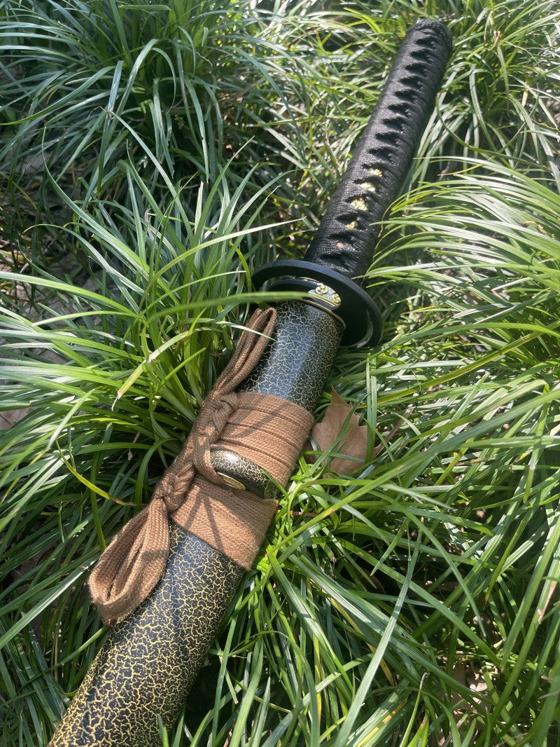 A close-up of the Forest Viper's saya, showcasing the unique green snake-pattern crackle lacquer finish.