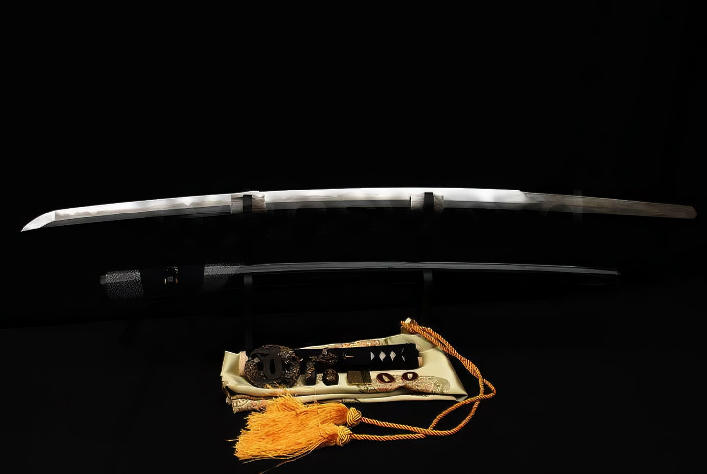 The full Sennin's Guardian Katana set, showing the T10 clay-tempered blade, the gloss-black rayskin saya, and the complete gilded "Shishi" (Lion) fittings set.